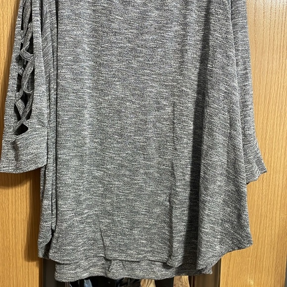 Terra & Sky 3X 24-26 grey silver lightweight sweater with crisscross sleeves - Picture 5 of 10